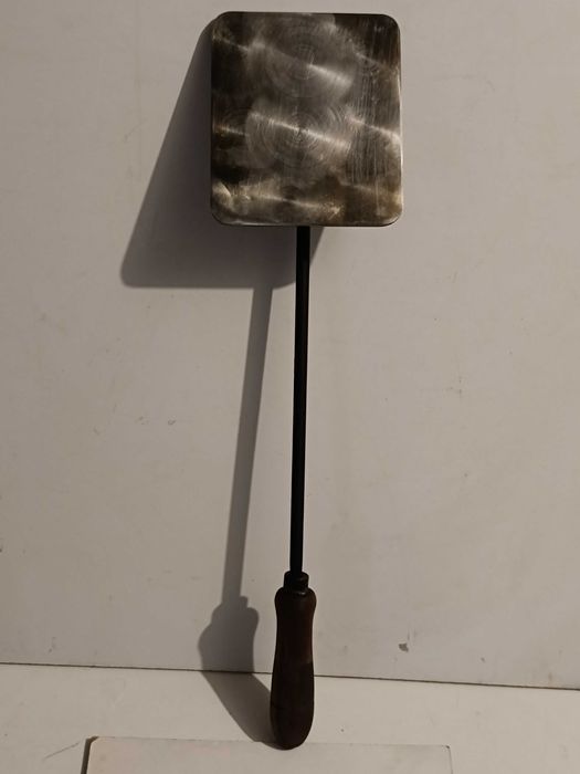 Ferro para torrar o leite creme