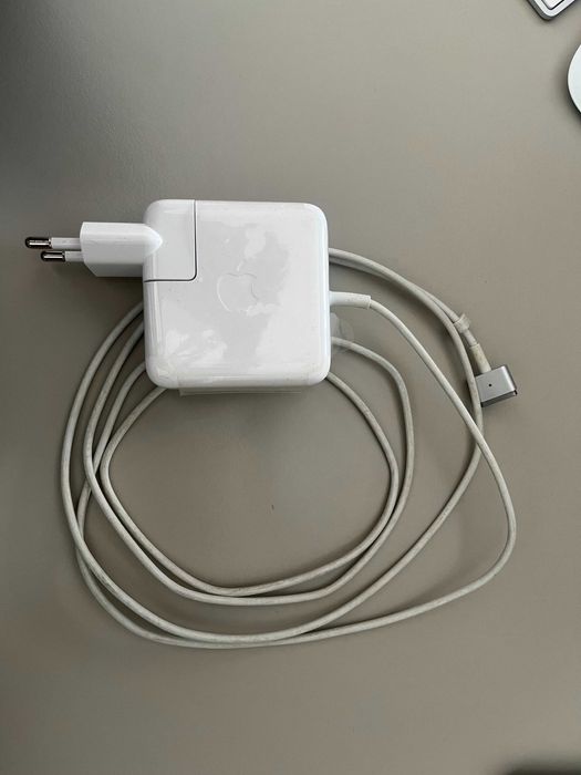 MacBook Air Starlight Gray - (13-inch, 2017)64752099152513122