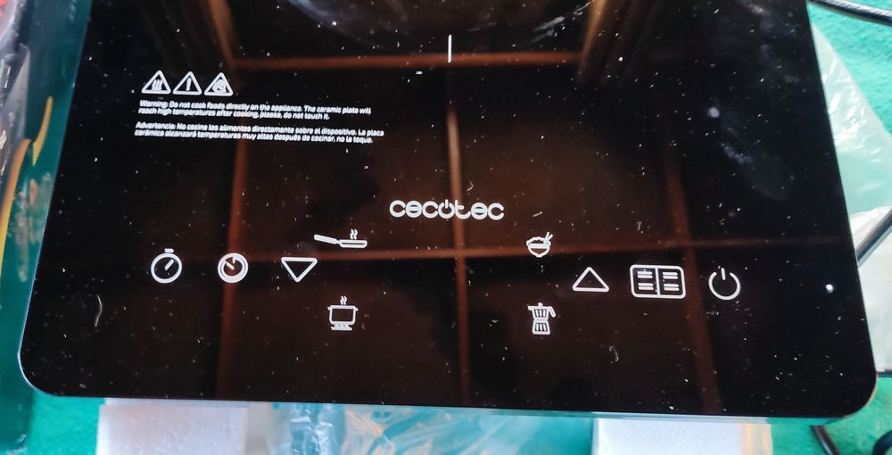 Placa de indução Cecotec com Avaria