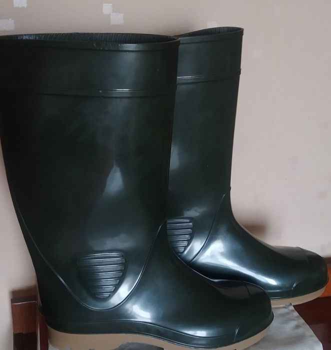 Резиновые сапоги р - 44 и 45
