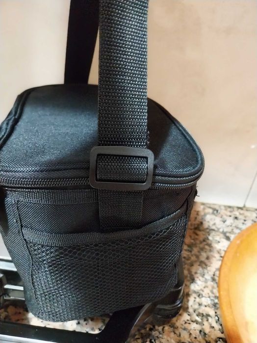 Lancheira preta e dispensador