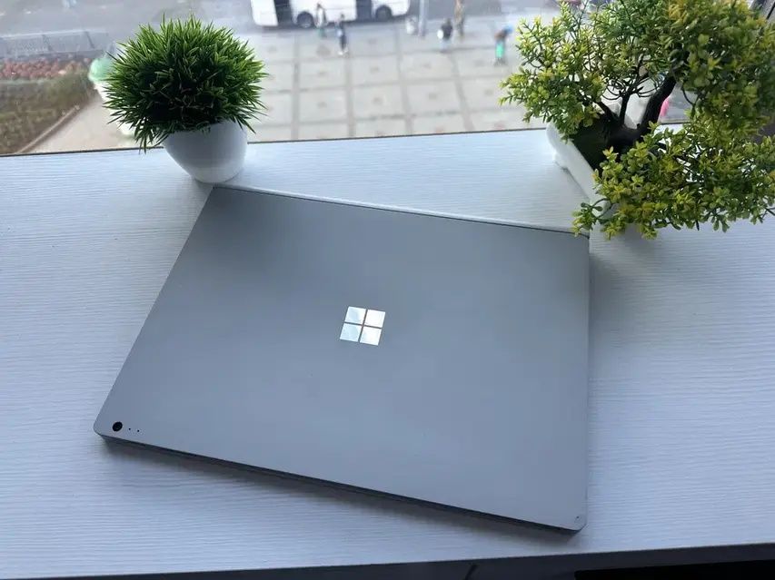 Ноутбук Microsoft Surface Book 1 13.5" / Intel Core i5-6300U / GeForce GPU 1GB / 8GB RAM / 256GB SSD