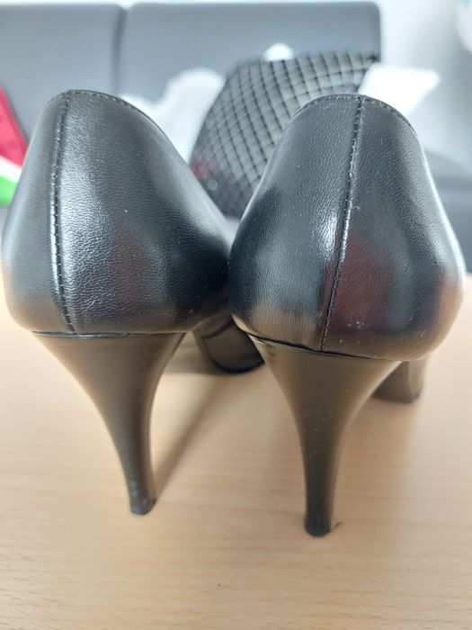 Czarne buty na obcasie rozmiar 39