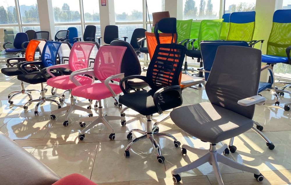 РАСПРОДАЖА стулья кресла компьютерные на колёсах стільці крісла