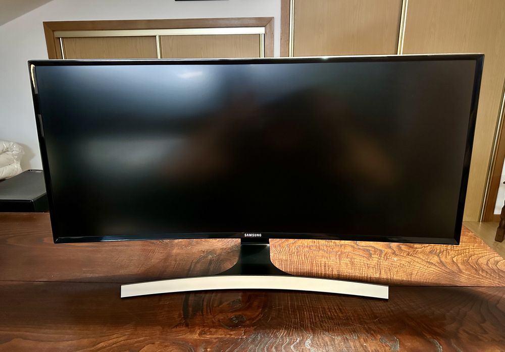 Monitor curvo “Samsung”