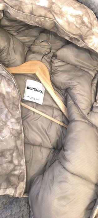 Puchowa kurtka Bershka