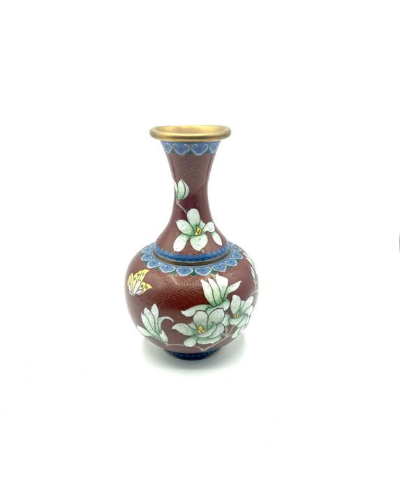 Jarra cloisonné vermelha com flores