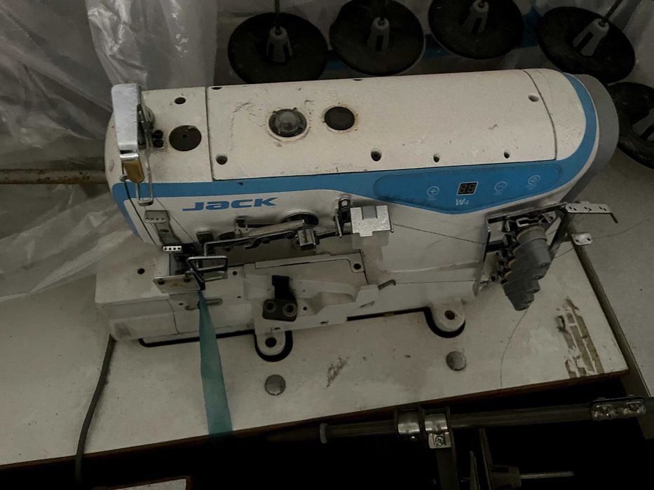 Máquina de Costura Industrial Jack W4