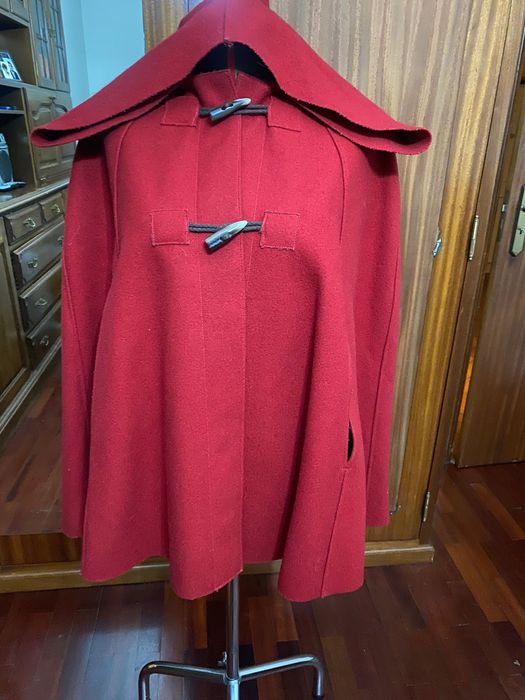 Capa vermelha em Burel com capuz