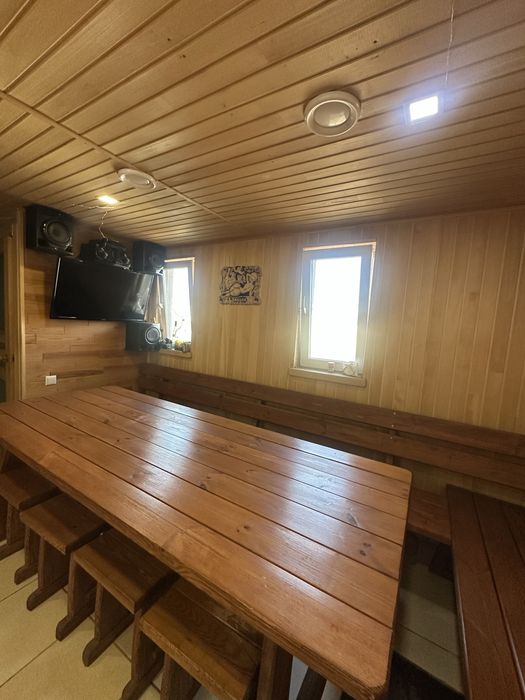 Продається чудовий будинок з басейном