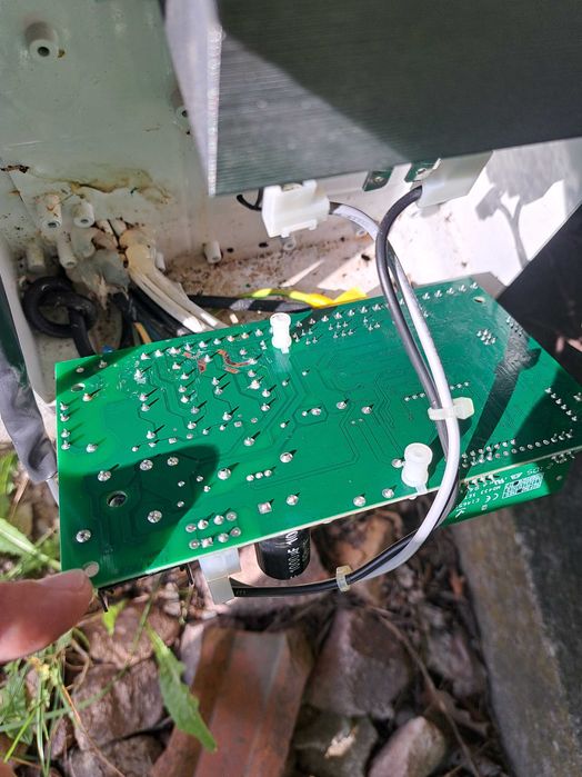 Sprzedam uszkodzoną elektronikę do napędu BFT Phobos A40 + 4 piloty