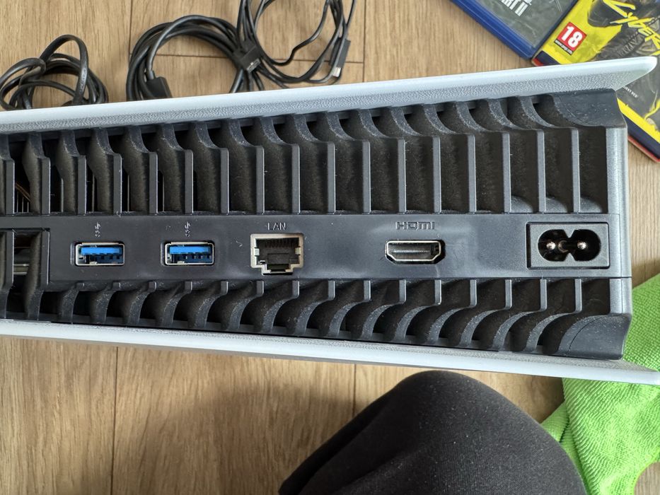 PlayStation 5 PS5 + 2 Pady + 6 gier