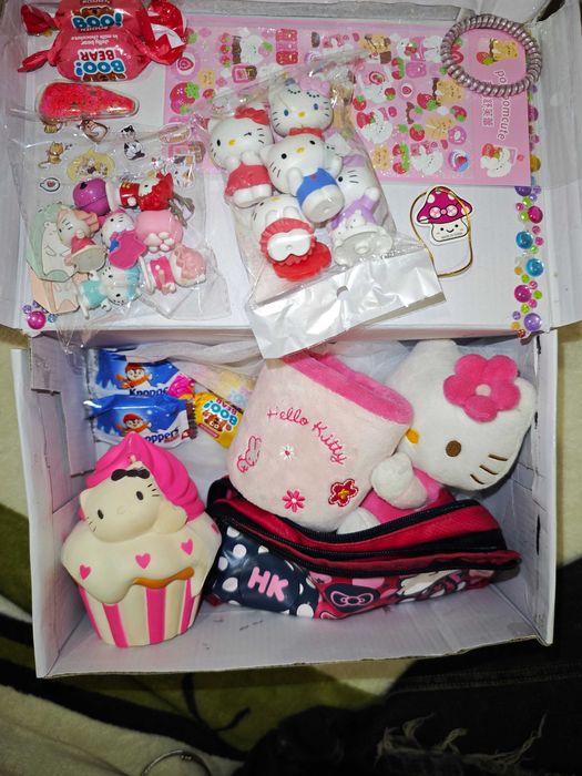 Hello kitty , My little Pony ,  LOL OMG