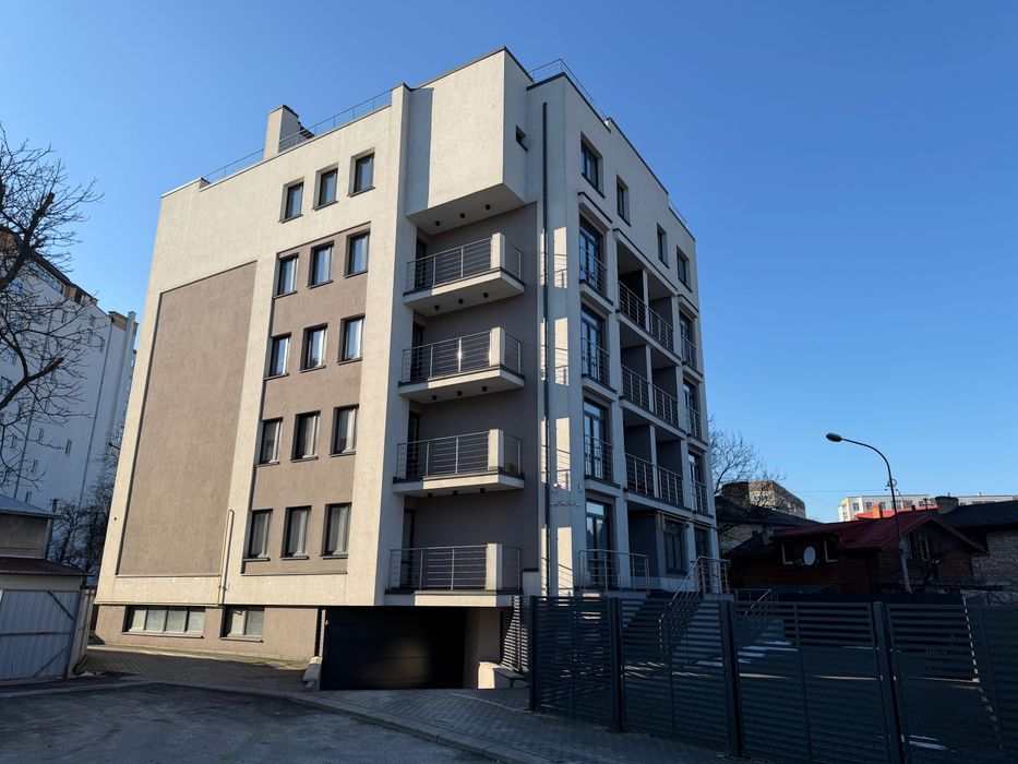 Продаж 5-кімнатної квартири вул. Ржегоржа 122 м2 без ремонту