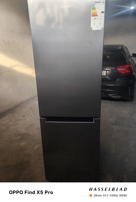 Vendo frigorífico Indesit, como novo..