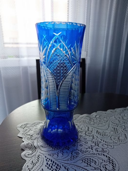 Duży wazony kryształowy w kolorze kobaltowym