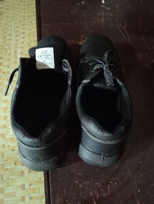 Sapato de biqueira e palmilha d'aço N 43 nova nunca usada