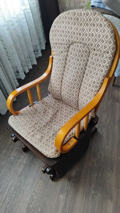 Крісло -качалка .Виробництво Малазія