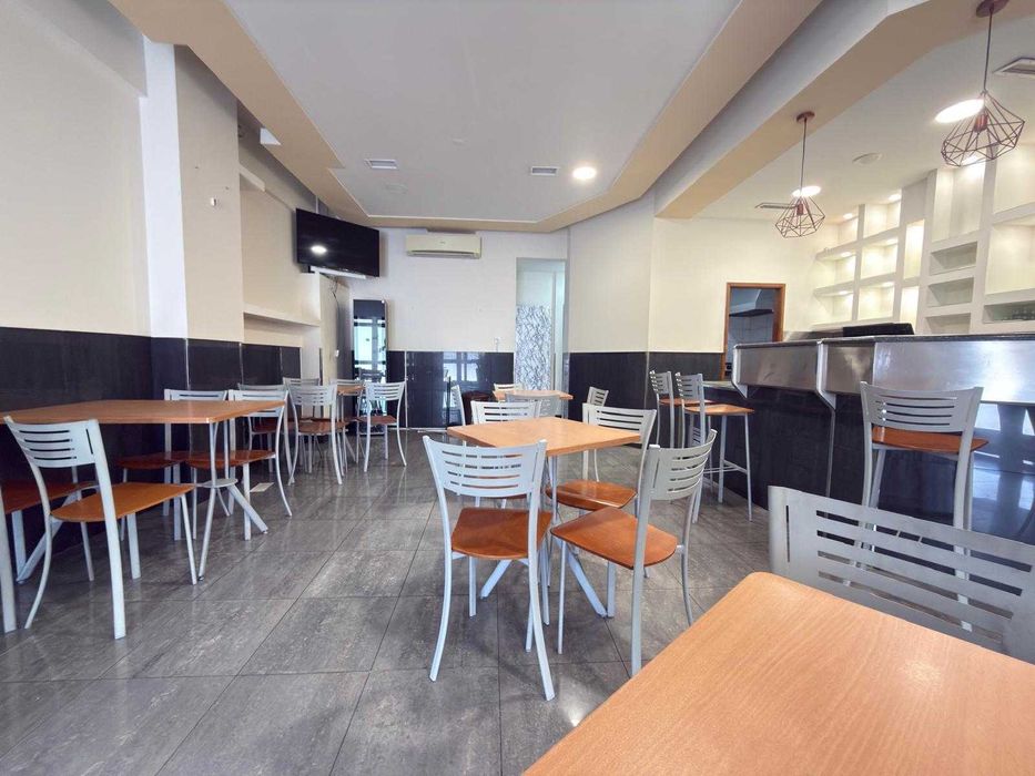 Recheio Completo de Café/Snack-Bar com Maquinário e Mobiliário