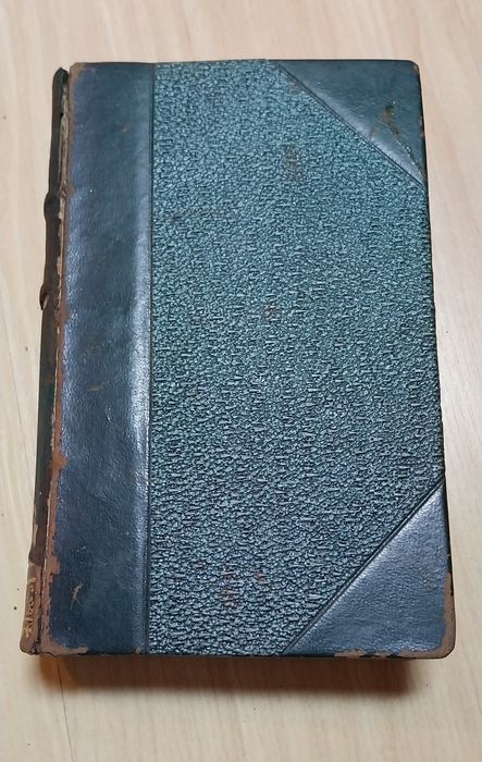 Livro antigo "Os melhores contos portugueses "