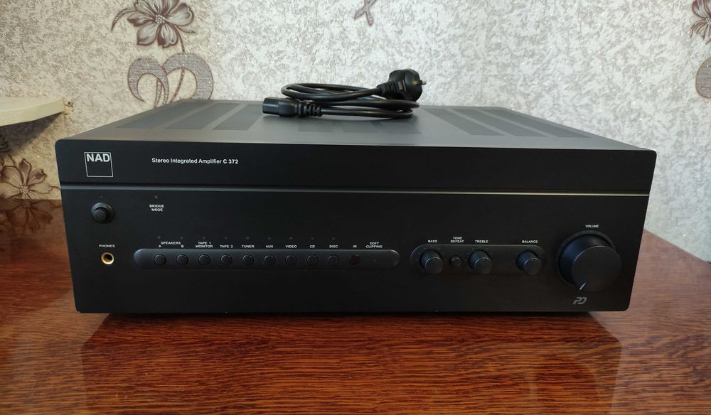 Акустика Стерео усилитель Stereo Integrated Amplifier NAD C 372  Hi-Fi