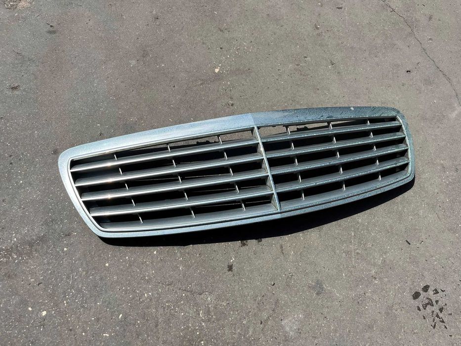 Mercedes-Benz Classe E W211 - Grelha Frente - G211