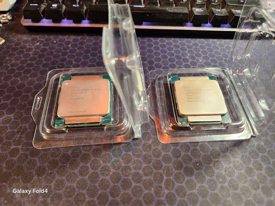 Xeon E5-2678V3 две штуки