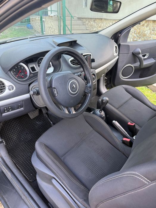 Продаж машини Renault Clio