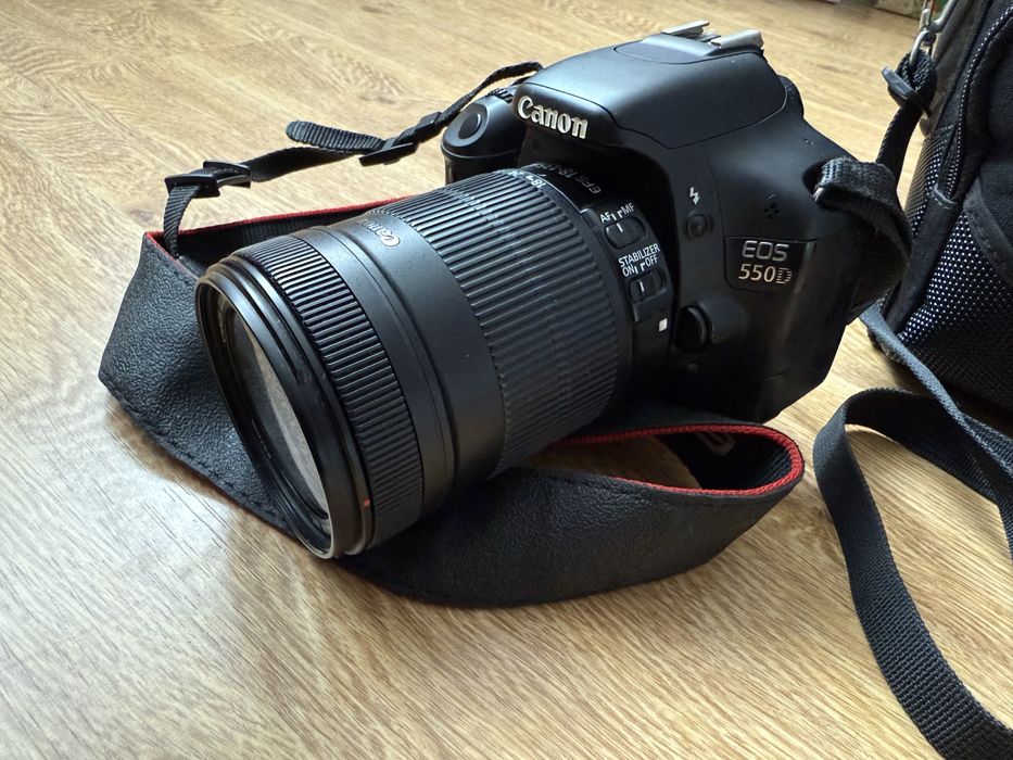 Canon EOS 550D + Canon 18–135 IS + сумка + SD 32GB (комплект)