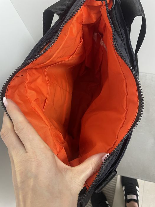 Сумка унісекс Nike NSW Commute Tote Black FZ6130-011 Оригінал 20L Сумка для ноутбука Nike