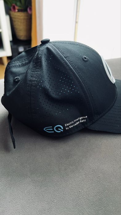 Nowa czapka z daszkiem formuła E mercedes