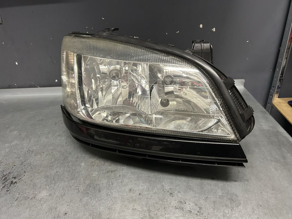 Lampa prawa przód Opel Zafira A 99-05r. Europa oryginał