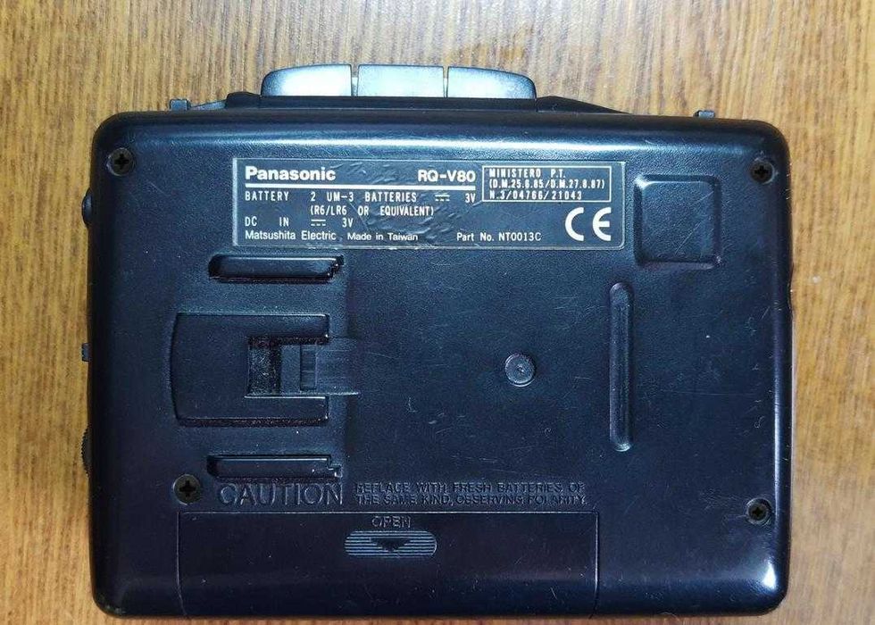 Walkman Panasonic RQ-V80 z cyfrowym radiem