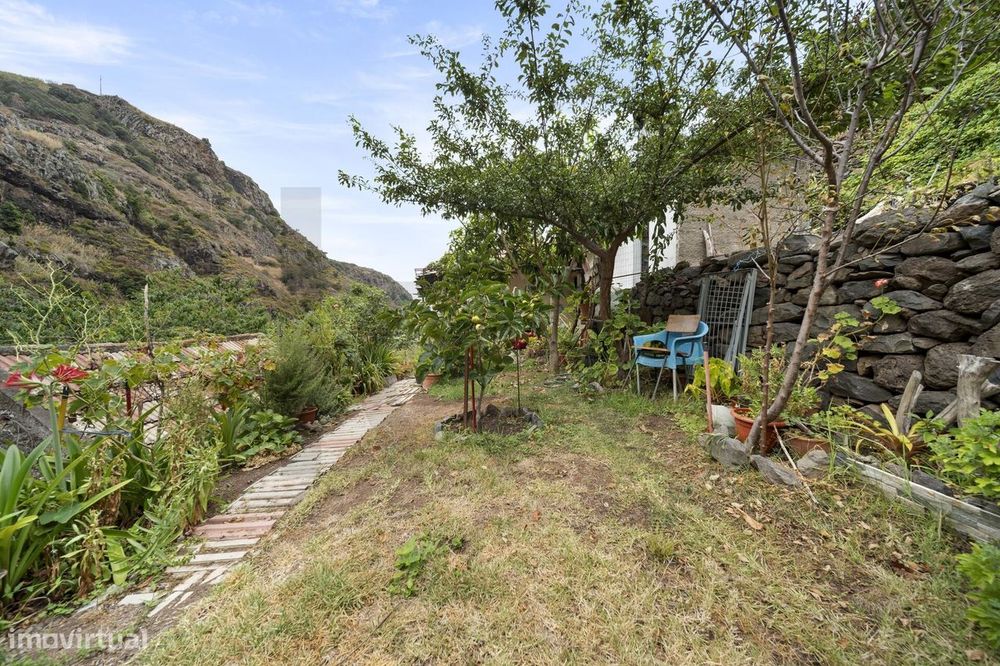 Moradia T2, Ribeira Brava, Com Palheiro