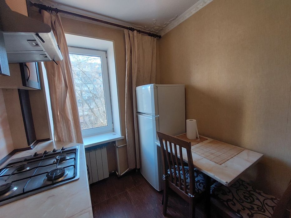 Здаю 1 кімнатну квартиру на Площі Перемоги