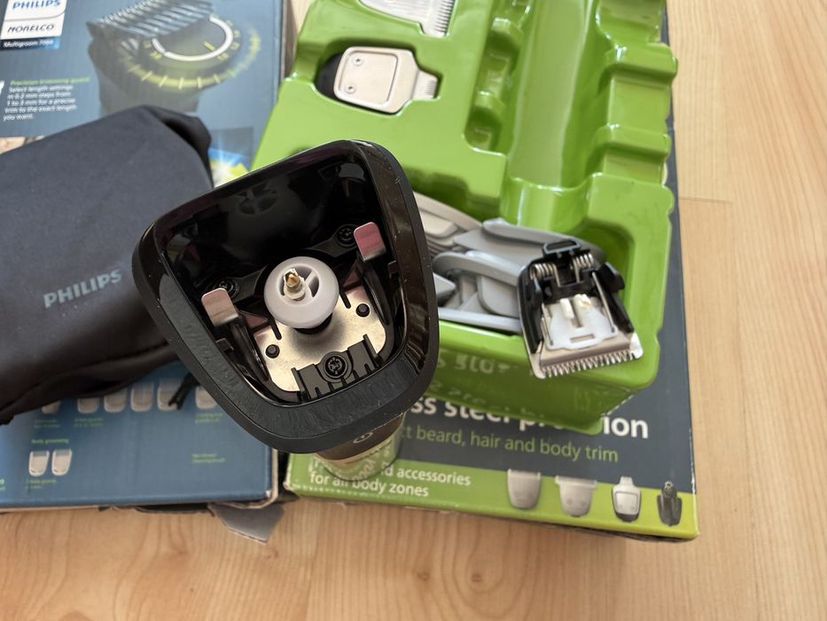 Тример Philips Norelco Multigroom 7000 MG7910/49