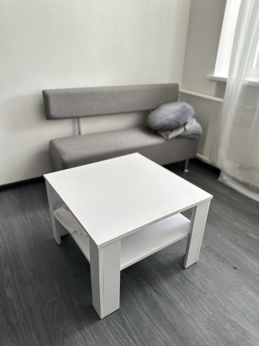 Стол журнальный белый. Стол в студию/офис.