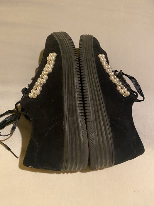 Tenis muito elegante com perolas XTI