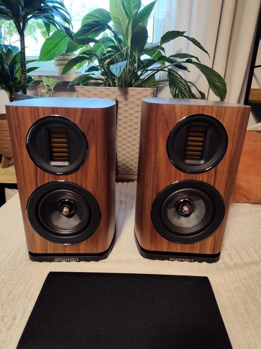 Wharfedale Evo 4.1 około 1,5 roku gwarancji,