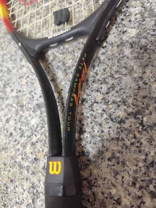 Raquete rara da Wilson,Modelo "Peter Sampas tour 25,tem assinatura
