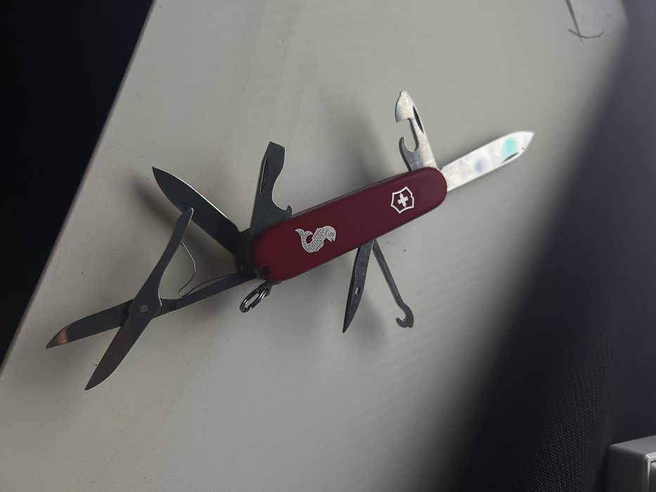 Scyzoryk Victorinox Fisherman 1.4733.72 - Grawer