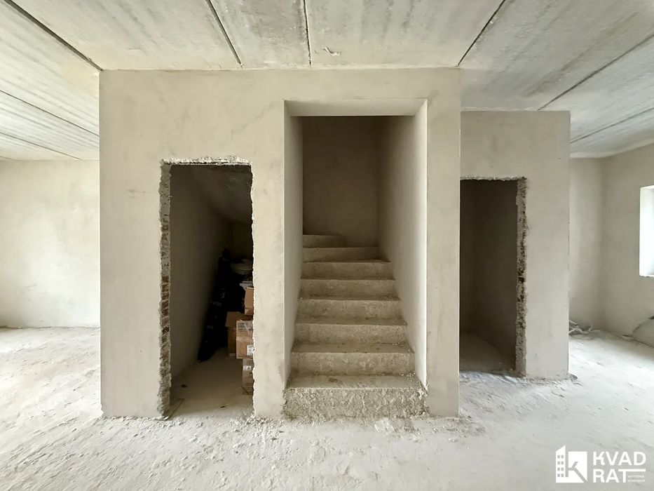 Зданий таунхаус 125 м у Крихівцях готовий до ремонту