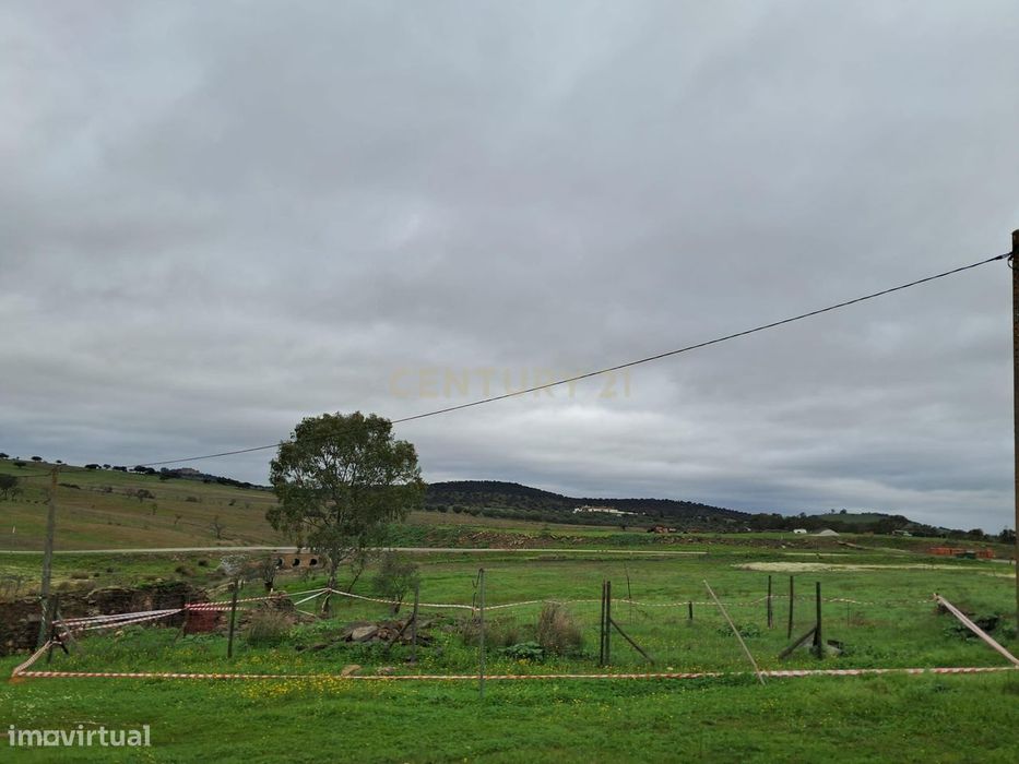 Terreno urbano no Alentejo, em Santana de Cambas, Mértola
