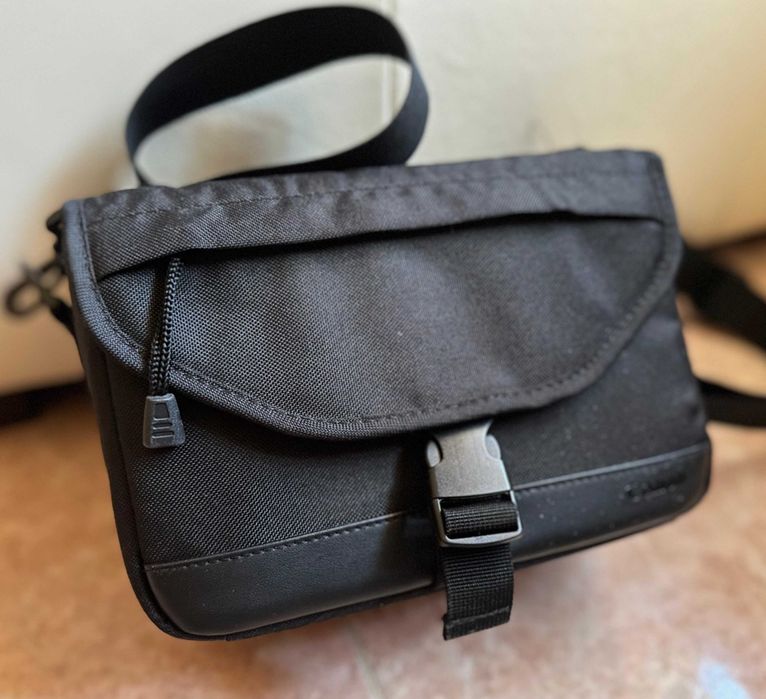 Canon EOS 2000D DSLR + Lente 18-55mm + Bateria Extra + Mala Transporte