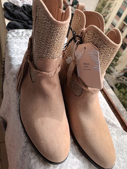 Botas bege novas