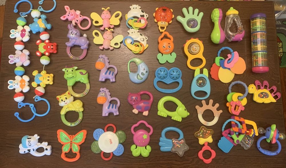 Погримушки, іграшки для немовлят