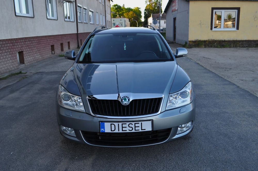 Skoda Octavia 1.6 TDI Edition  LIFT 105KM NAVI ksenon ALU16 klimatronik HAK