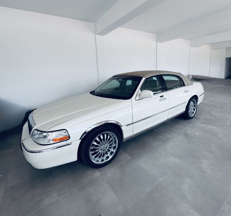Lincoln Town Car Lincoln Town Car Ultimate 4.6 V8 | 2004 | Bezwypadkowy | Garażowany |