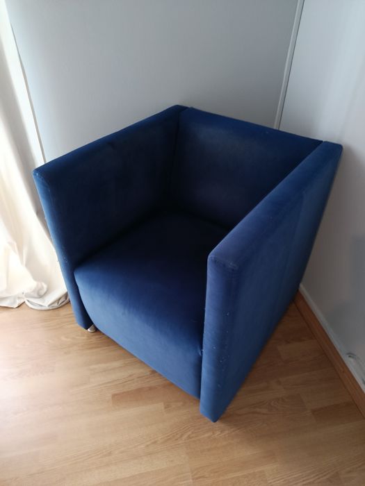 Poltrona azul em veludo