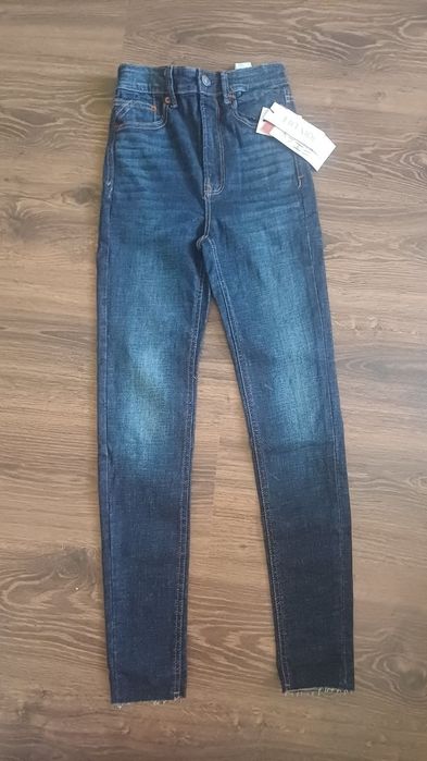 Джинси stradivarius